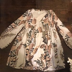 Boutique dress - floral, short with long sleeves